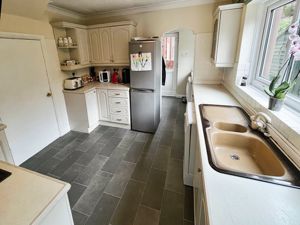 Kitchen- click for photo gallery